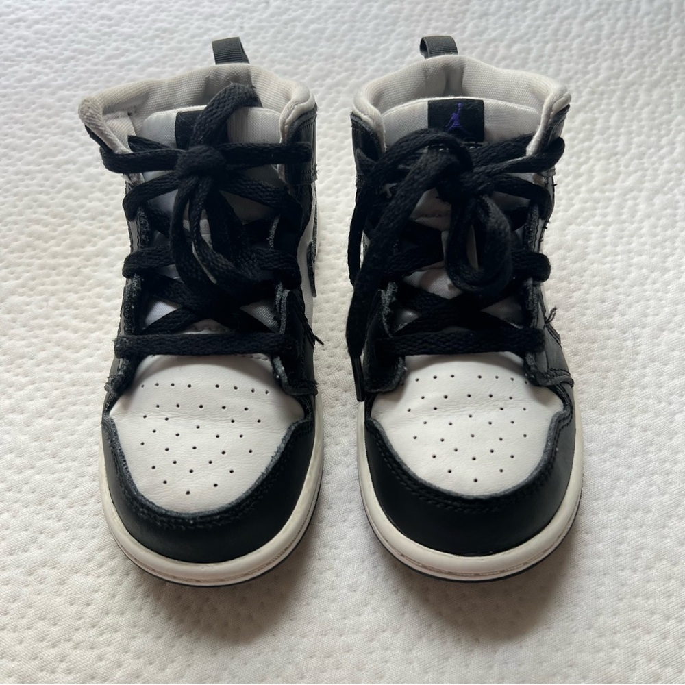 Air Jordan 1 Mid ‘Hologram’, Size 9C - Picture 10 of 10